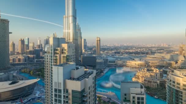 Dubai downtown v timelapse večer v jasném světle žluté slunce — Stock video