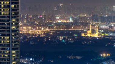 Gece, Birleşik Arap Emirlikleri Dubai timelapse Deira ve Sharjah ilçelerde görünümünü manzarası.