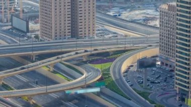 Sheikh Zayed karayolu hava timelapse üzerinde yoğun bir kavşak trafik