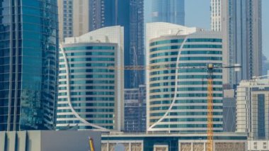 İş Körfezi ve şehir merkezinin panoramik timelapse görünümü alan Dubai