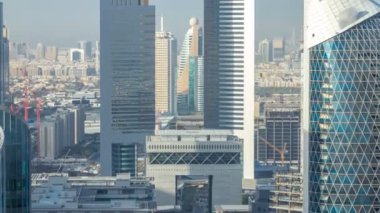 Sheikh Zayed Road ve DIFC timelapse Dubai, BAE binaların görünümünü manzarası.