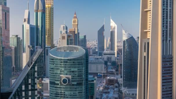 Sheikh Zayed Road ve DIFC timelapse Dubai, BAE binaların görünümünü manzarası. — Stok video