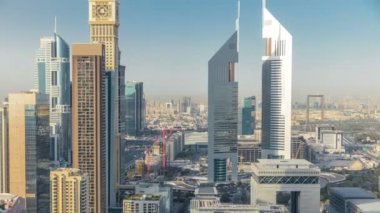 Sheikh Zayed Road ve DIFC timelapse Dubai, BAE binaların görünümünü manzarası.