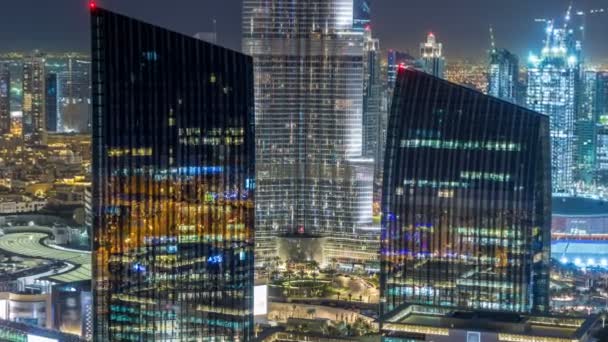 Dubai baixa skyline noite timelapse com edifício mais alto e tráfego rodoviário, Emirados Árabes Unidos — Vídeo de Stock