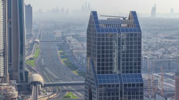 Dubai belvárosában skyline este timelapse és a Sheikh Zayed road forgalom, Egyesült Arab Emírségek — Stock videók