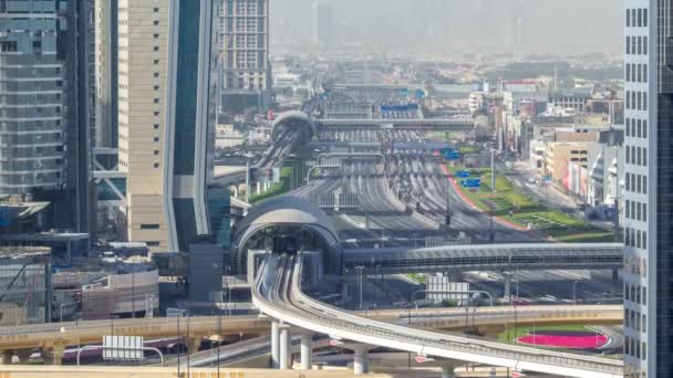 Ντουμπάι κέντρο του ορίζοντα πρωί timelapse και οδικής κυκλοφορίας Sheikh Zayed, Ηνωμένα Αραβικά Εμιράτα — Αρχείο Βίντεο