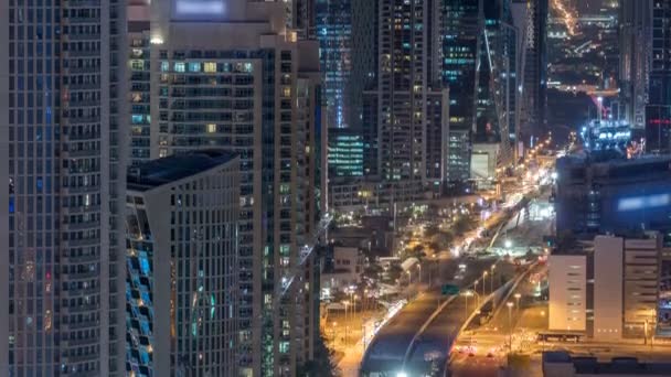 Dubai Centro de la noche timelapse modernas torres vista desde la parte superior en Dubai, Emiratos Árabes Unidos . — Vídeo de stock