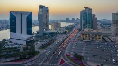 Dubai creek peyzaj gün gece timelapse tekneler ve waterfront yakınındaki gemi ile için