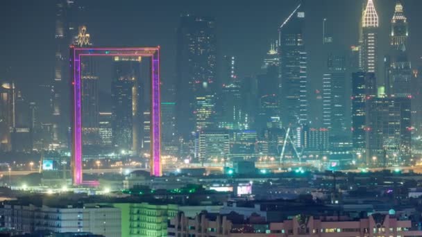 Dubaï Creek paysage nuit timelapse avec des bateaux et navire près de front de mer — Video