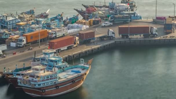Načítání loď v Port Said timelapse v Dubaji, Spojené arabské emiráty. — Stock video