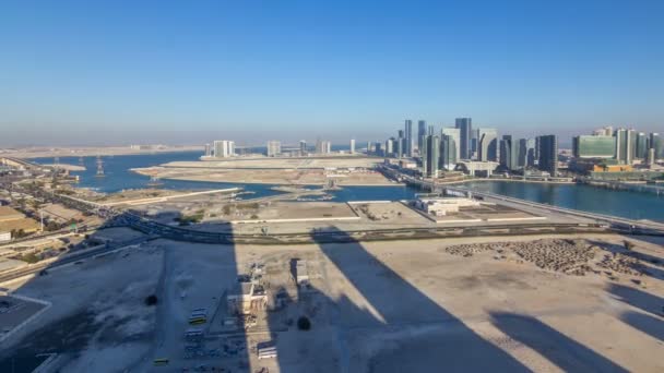 Luchtskyline van Abu Dhabi centrum van boven timelapse — Stockvideo