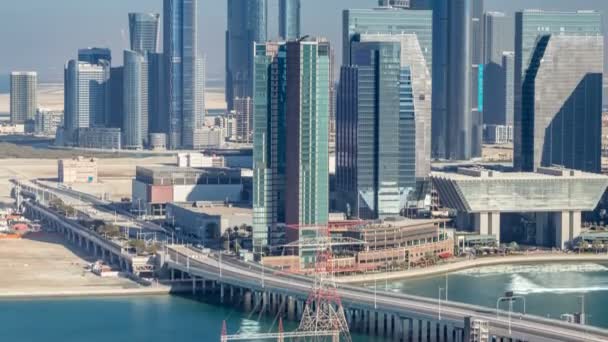 Skyline aéreo del centro de Abu Dhabi desde arriba timelapse — Vídeos de Stock