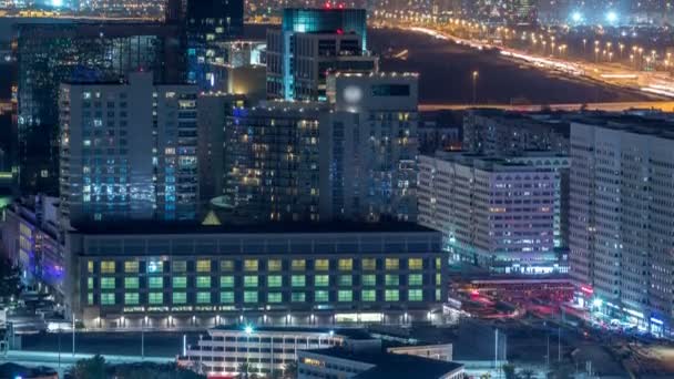 Luchtfoto skyline van Abu Dhabi centrum van boven de nacht timelapse — Stockvideo