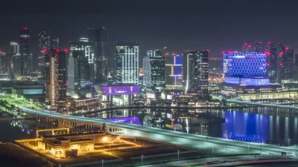 Luchtfoto skyline van Abu Dhabi centrum van boven de nacht timelapse — Stockvideo