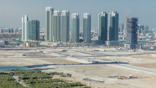 Edifícios em Al Reem ilha em Abu Dhabi timelapse de cima. — Vídeo de Stock