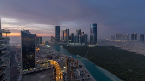 Edifícios em Al Reem ilha em Abu Dhabi timelapse de cima. — Vídeo de Stock