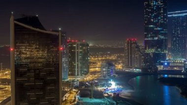 Abu Dabi 'deki Al Reem Adası' ndaki binalar gece saatleri yukarıdan geliyor..
