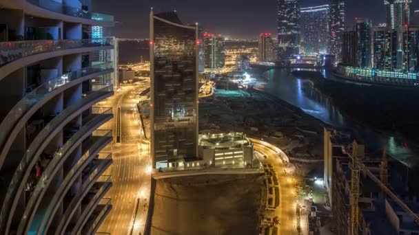 Edifici sull'isola di Al Reem ad Abu Dhabi timelapse notturno dall'alto. — Video Stock