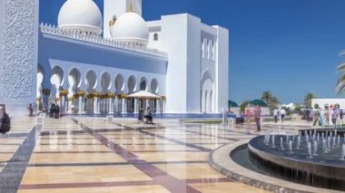 Birleşik Arap Emirlikleri 'nin başkenti Abu Dabi' deki Şeyh Zayed Büyük Camii zaman çizelgesi.