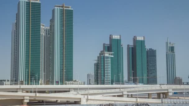 Moderní budovy v Abú Zabí panorama timelapse s operpath. — Stock video