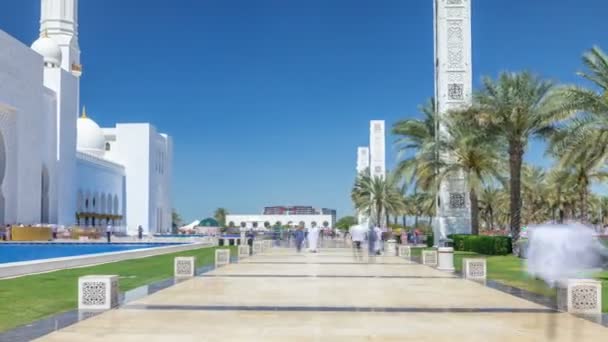 Birleşik Arap Emirlikleri 'nin başkenti Abu Dabi' deki Şeyh Zayed Büyük Camii zaman çizelgesi. — Stok video