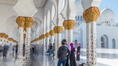 Birleşik Arap Emirlikleri 'nin başkenti Abu Dabi' deki Şeyh Zayed Büyük Camii zaman çizelgesi.