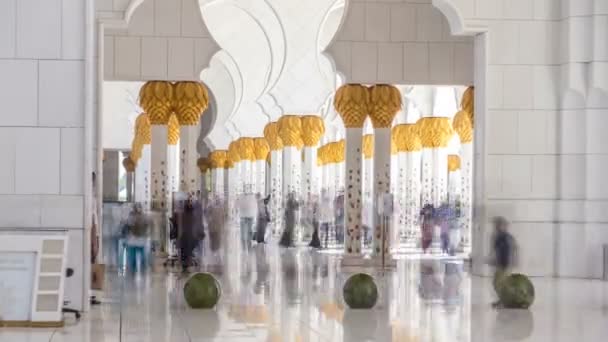 Zeitraffer der Scheich-Zayed-Moschee in Abu Dhabi, der Hauptstadt der Vereinigten Arabischen Emirate — Stockvideo