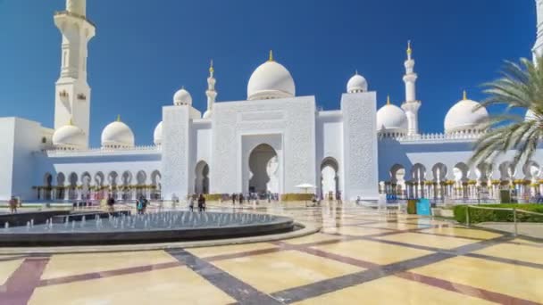Sjeik Zayed Grand Moskee timelapse hyperlapse in Abu Dhabi, de hoofdstad van de Verenigde Arabische Emiraten — Stockvideo
