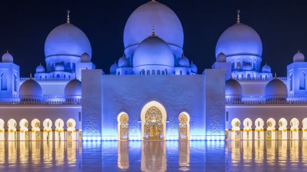 Sjeik Zayed Grote Moskee 's nachts verlicht timelapse, Abu Dhabi, Verenigde Arabische Emiraten. — Stockvideo