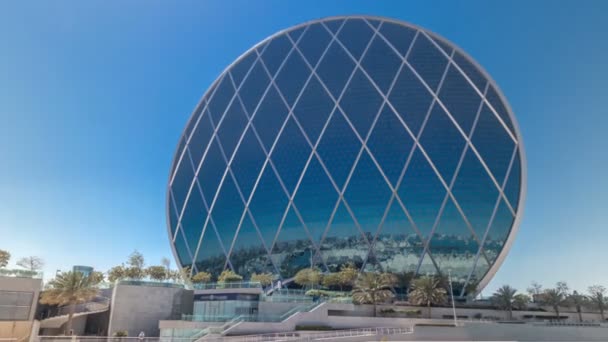 Cirkulär skyskrapa Aldar högkvarter Byggnad timelapse i Abu Dhabi, Förenade Arabemiraten. — Stockvideo