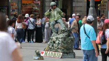 Pandomim meydanında Puerta del Sol Madrid, İspanya genel eğlendirmek