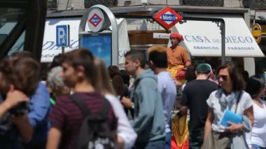 Pandomim meydanında Puerta del Sol Madrid, İspanya genel eğlendirmek