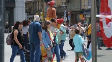 Pandomim meydanında Puerta del Sol Madrid, İspanya genel eğlendirmek