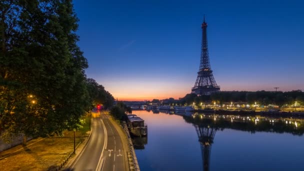 Eiffelova věž a Seina řeka noc za dnem, Paříž, Francie