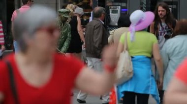 Pandomim meydanında Puerta del Sol Madrid, İspanya genel eğlendirmek