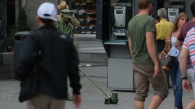 Pandomim meydanında Puerta del Sol Madrid, İspanya genel eğlendirmek