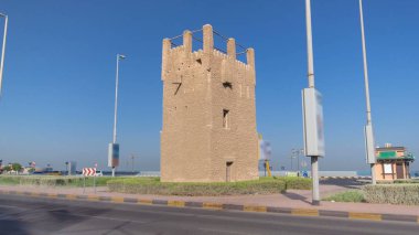 Ajman timelapse hyperlapse sokaklarda ışıkları ile gece anda sürücü. Ajman Emirliği Ajman, Birleşik Arap Emirlikleri başkentidir. 4k