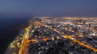 Ajman Cityscape çatı geçiş timelapse gemi günden itibaren. Ajman Emirliği Ajman, Birleşik Arap Emirlikleri başkentidir. Balıkgözü 4k