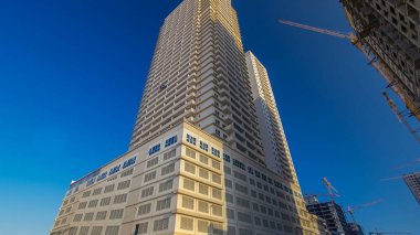 Ajman timelapse hyperlapse modern yeni kuleleri. Cityscape Ajman. Ajman Emirliği Ajman, Birleşik Arap Emirlikleri başkentidir. 4k