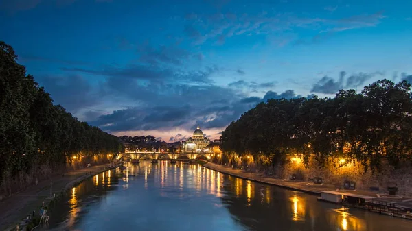이탈리아 베드로 대성당 세인트 안젤로 다리와 Tiber Timelapse 다리에서 — 스톡 사진