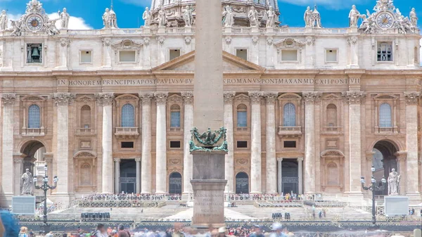 Peter Square Full Tourists Peter Basilica Egyptian Obelisk Vatican City — Stock Photo, Image