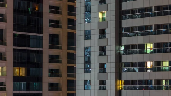 Janelas Brilhantes Arranha Céus Noite Timelapse Vista Edifícios Residenciais Modernos — Fotografia de Stock
