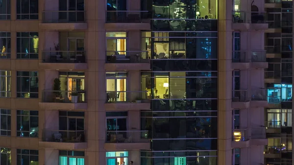 Fenêtres Bâtiment Plusieurs Étages Éclairage Verre Acier Intérieur Les Personnes — Photo