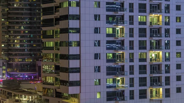 Ventanas Del Edificio Varios Pisos Iluminación Vidrio Acero Interior Personas —  Fotos de Stock