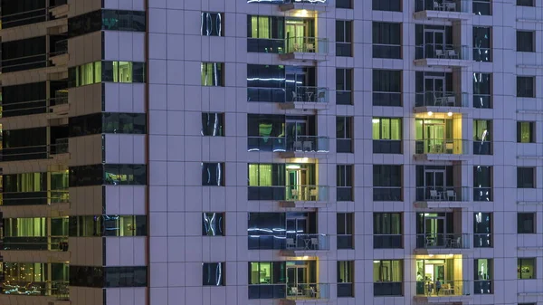 Ventanas Del Edificio Varios Pisos Iluminación Vidrio Acero Interior Personas —  Fotos de Stock