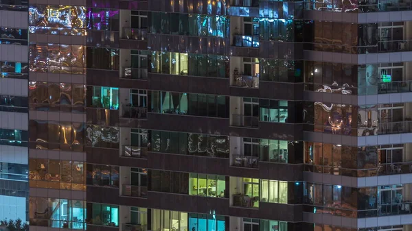 Ventanas Del Edificio Varios Pisos Iluminación Vidrio Acero Interior Personas —  Fotos de Stock