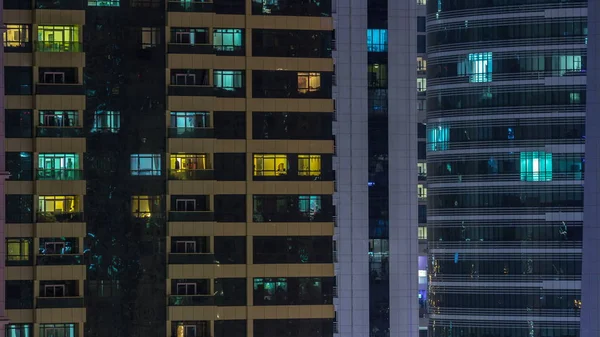 Ventanas Del Edificio Varios Pisos Iluminación Vidrio Acero Interior Personas —  Fotos de Stock