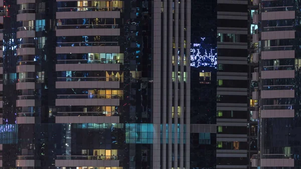 Windows Багатоповерхові Будівлі Скла Сталі Освітлення Всередині Переміщення Людей Межах — стокове фото