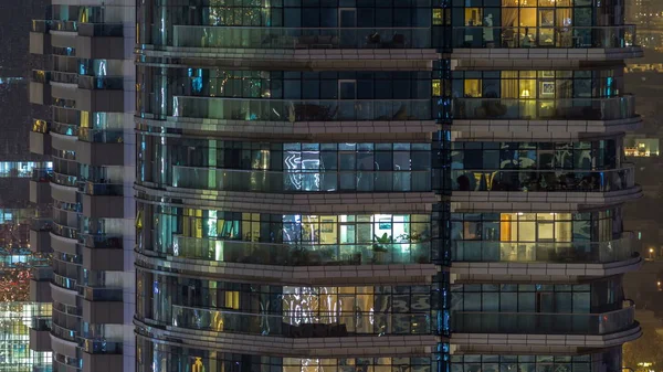 Fenêtres Bâtiment Plusieurs Étages Éclairage Verre Acier Intérieur Les Personnes — Photo