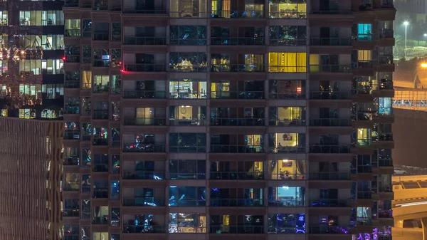 Ventanas Del Edificio Varios Pisos Iluminación Vidrio Acero Interior Personas —  Fotos de Stock